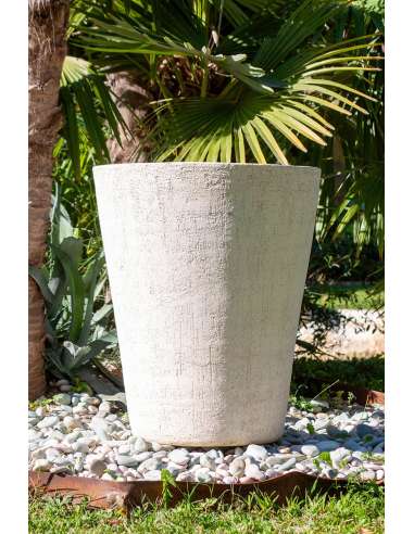 Scratched white natural clay Mazagran garden pot