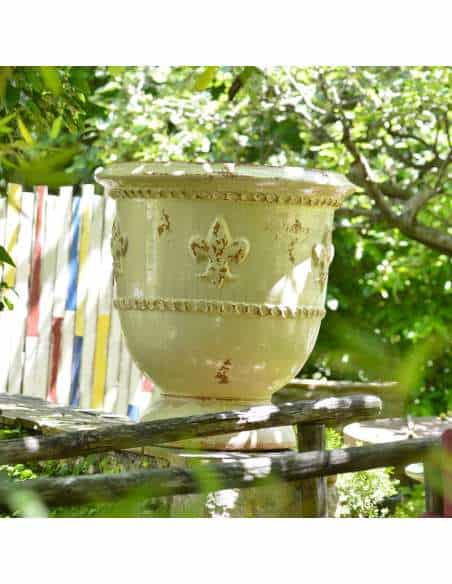 Vase fleur de Lys vieilli tradition ivoire